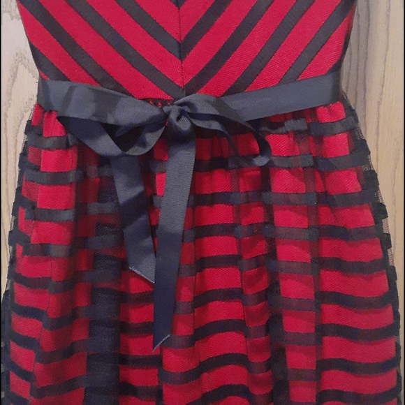 Girls' Dress - Picture 4 of 7